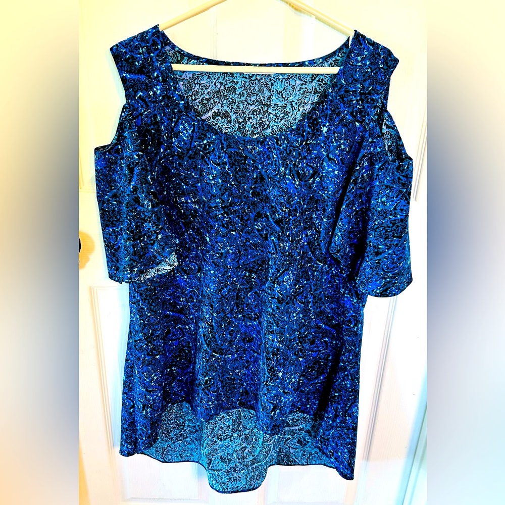 👚🔥3 for $30🔥💙Nygard Peekaboo Shoulder Blouse💙👚